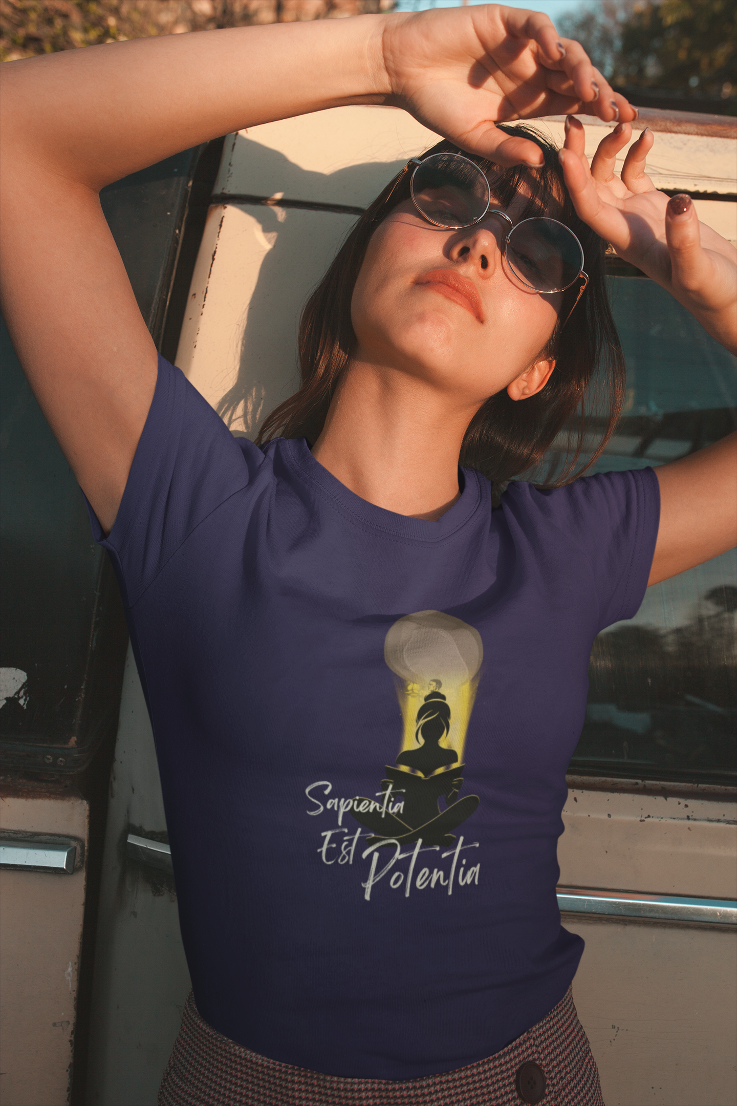Sapientia Est Potentia Short Sleeve T-shirt