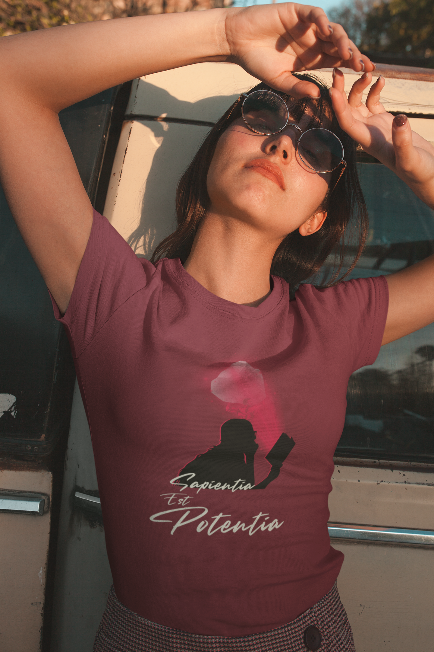 Sapientia Est Potentia Short Sleeve T-shirt