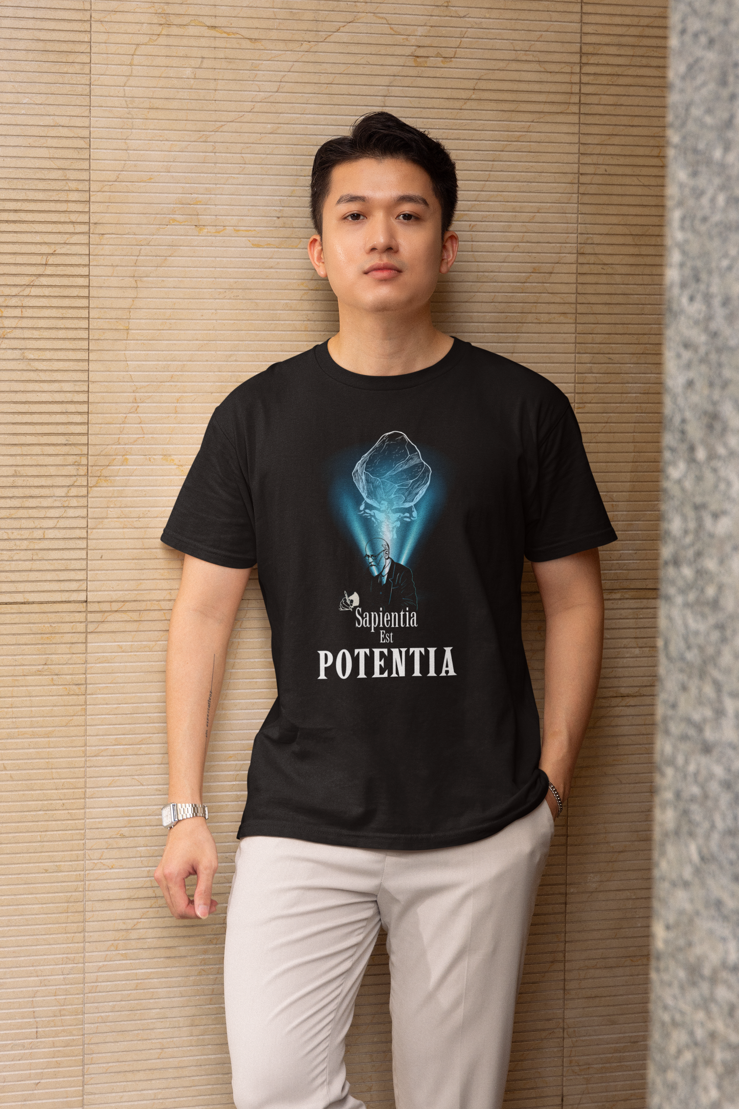 Sapientia Est Potentia Short Sleeve T-shirt