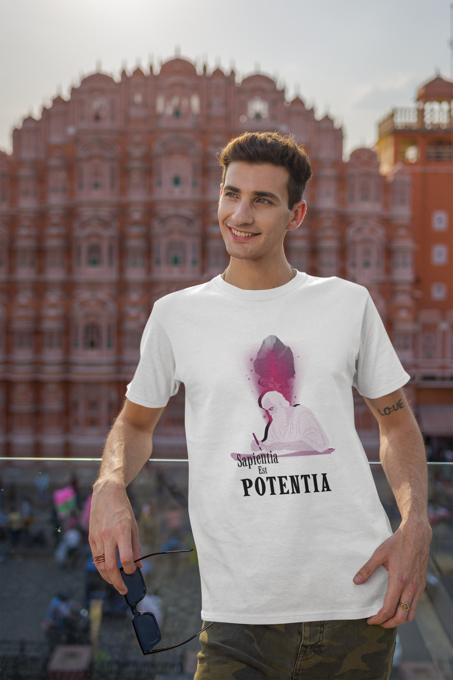 Sapientia Est Potentia Short Sleeve T-shirt