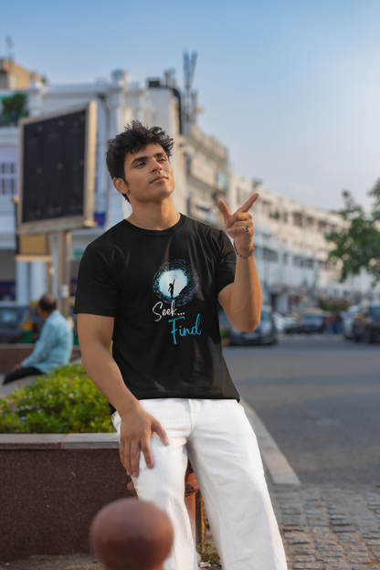Seek Find Short Sleeve T-shirt